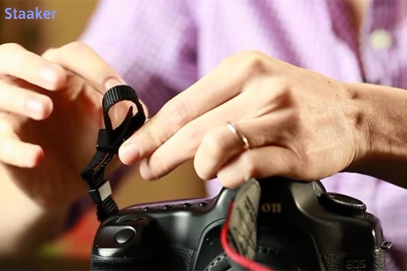 how to put a strap on a camera